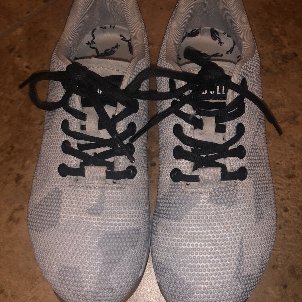 7.5 women’s NoBull Trainers sz 8 Camo